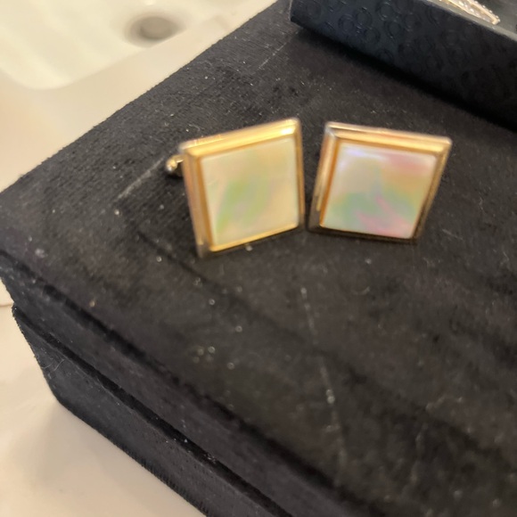 Vintage mother of pearl Square gold plated cuff links 1” - Picture 9 of 11